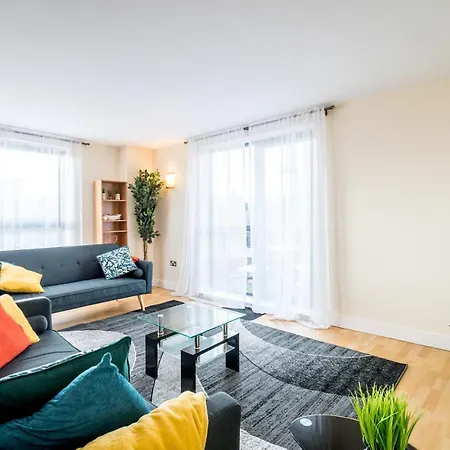 Spacious 2 Bed, 2 Bath, Free Parking & Wifi * Sheffield