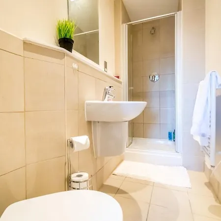 Spacious 2 Bed, 2 Bath, Free Parking & Wifi Apartment Sheffield